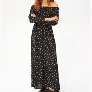 NWT H&M floral off shoulder creped dress